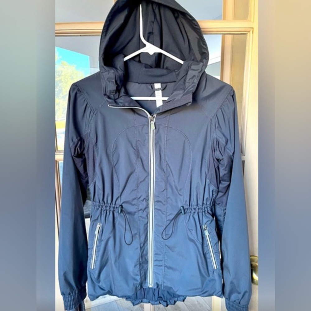 Lululemon Gray Hooded Jacket Parka Raincoat Size 4. Super soft. lulu label cute!